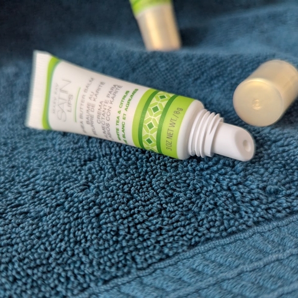 Mary Kay Satin Lips Shea Butter Balm - Green and White - Picture 2 of 6